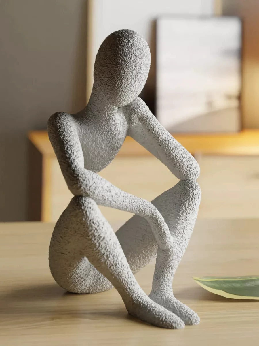 ESTATUA MULHER SENTADA ALÉM DA VISÃO