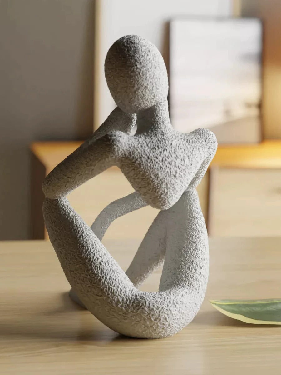 ESTATUA MULHER SENTADA ALÉM DA VISÃO